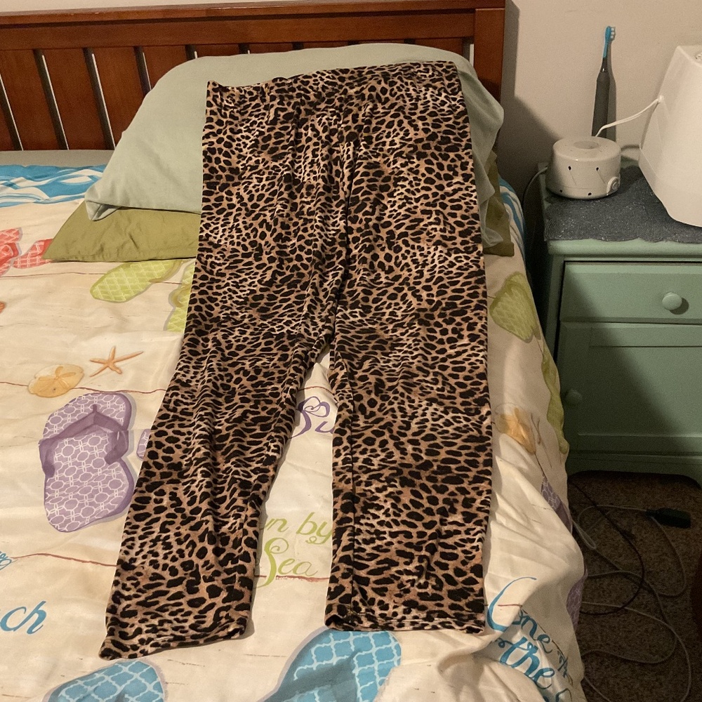 Woman’s Just Be Brown Leopard Leggings  Size 3X